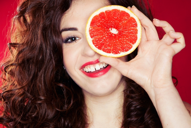 С помощью брекетов можно устранить диастемы (щели между зубами)